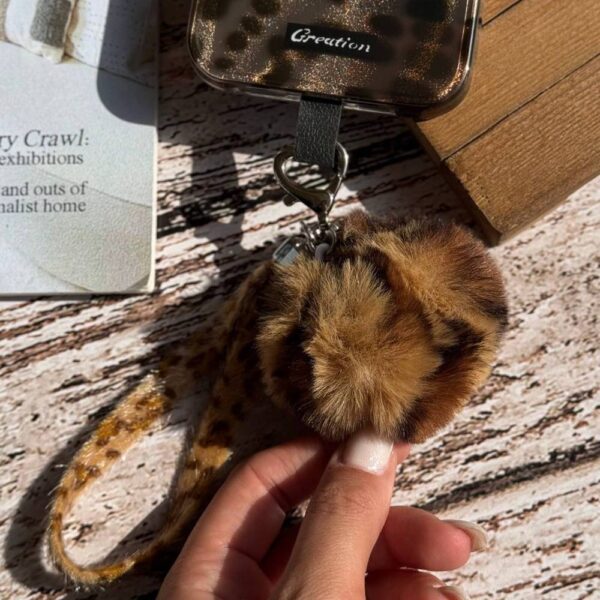 قاب Land Of the Leopards آیفون 2